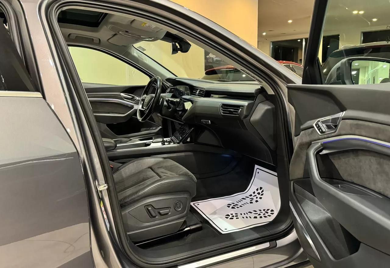 Audi E-tron  95 kWh 2019thumbnail201