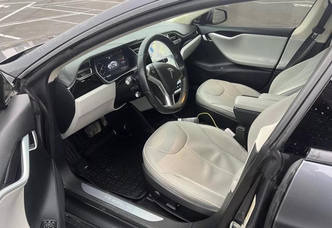 Tesla Model S  85 kWh 201481
