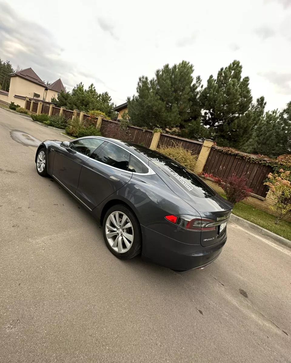 Tesla Model S  201581