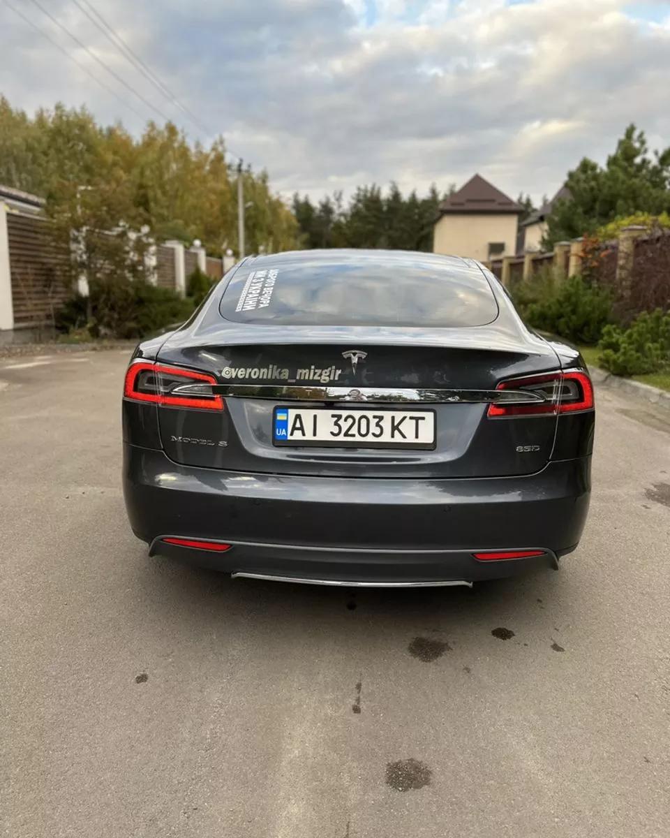 Tesla Model S  2015111