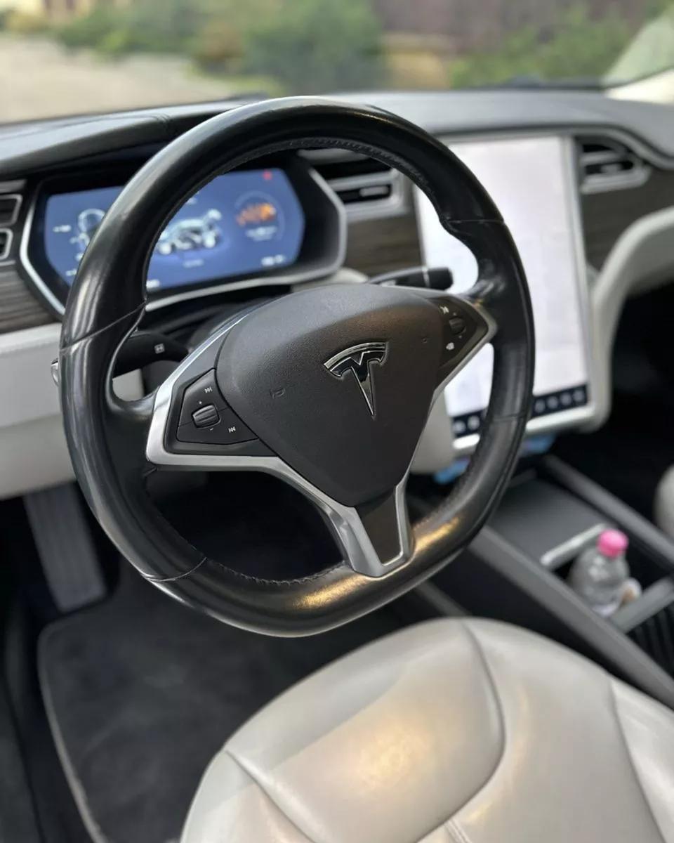 Tesla Model S  2015thumbnail241
