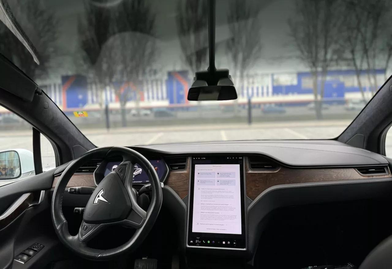 Tesla Model X  2018131