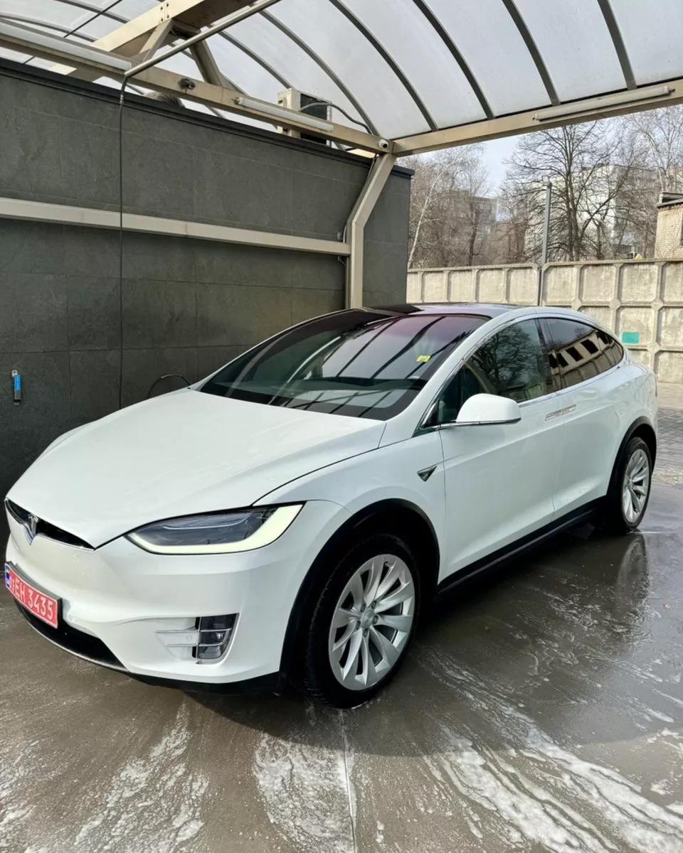 Tesla Model X  2018231