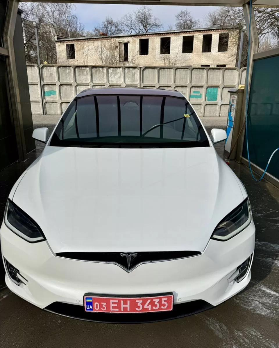 Tesla Model X  2018thumbnail241