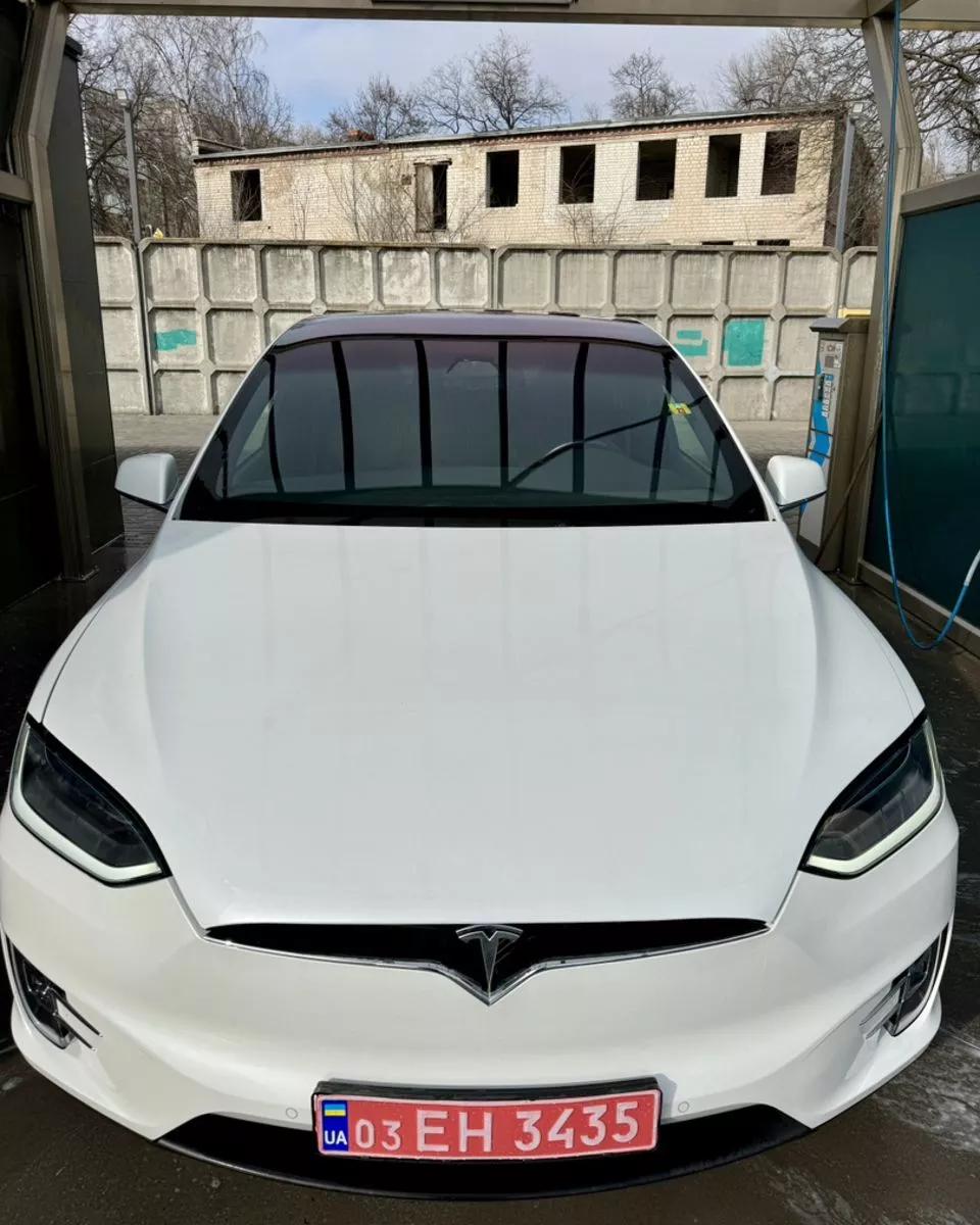 Tesla Model X  2018251