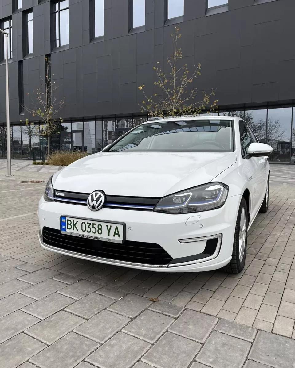 Volkswagen e-Golf  2018thumbnail11