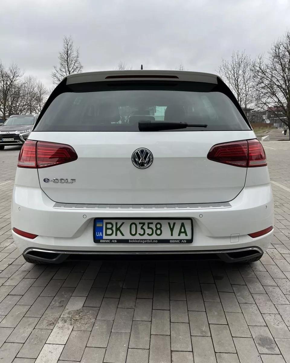 Volkswagen e-Golf  2018thumbnail71