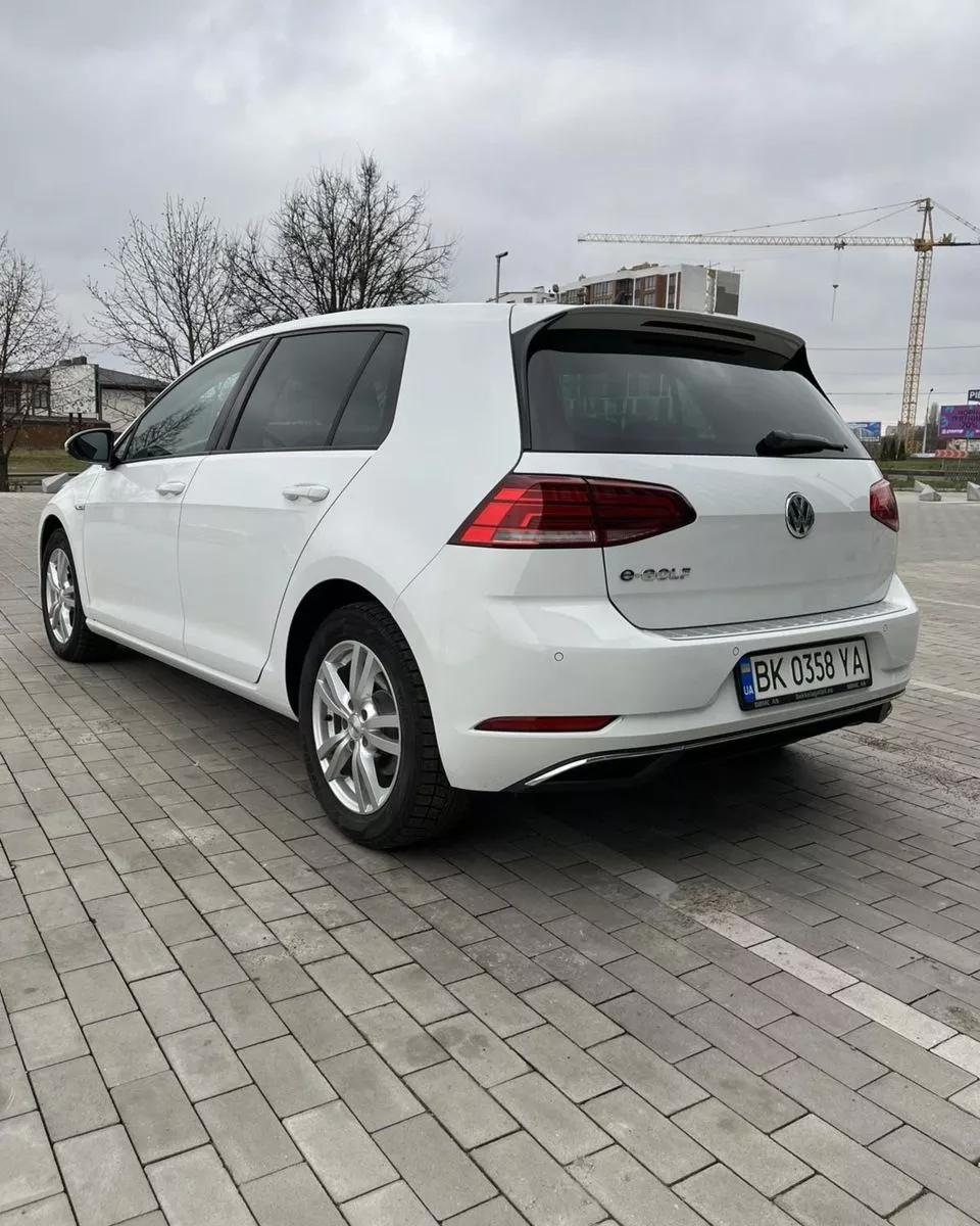 Volkswagen e-Golf  2018thumbnail81