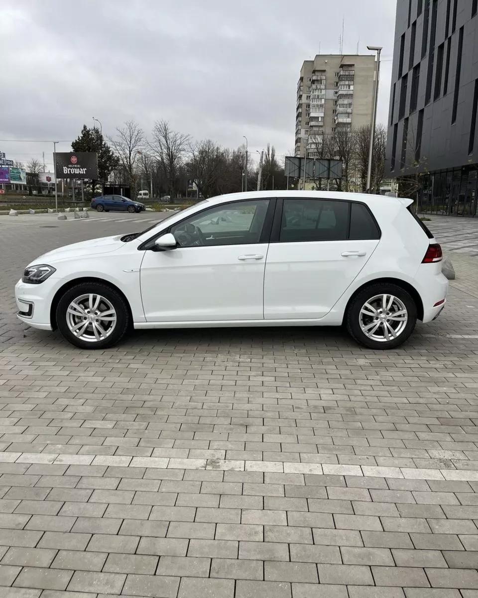 Volkswagen e-Golf  2018101