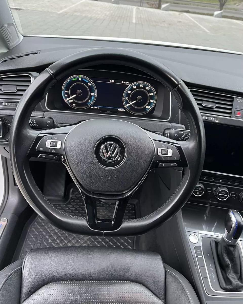 Volkswagen e-Golf  2018161