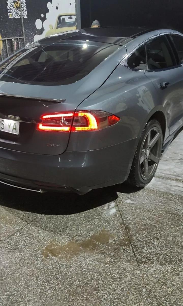 Tesla Model S  85 kWh 201391