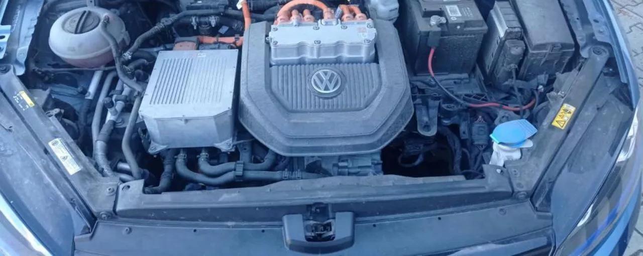Volkswagen e-Golf  24 kWh 2015thumbnail211