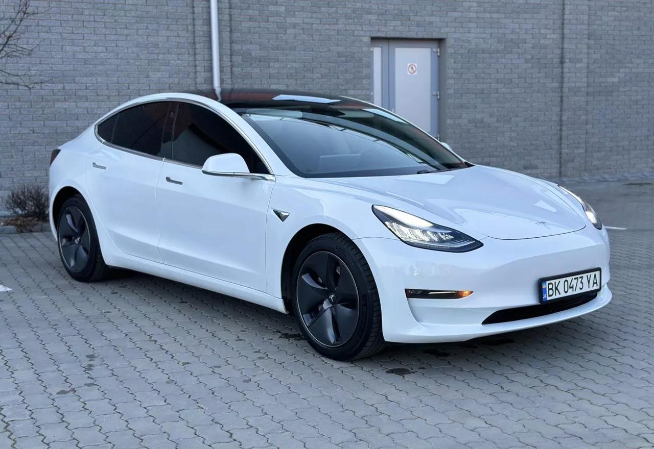 Tesla Model 3  2020101