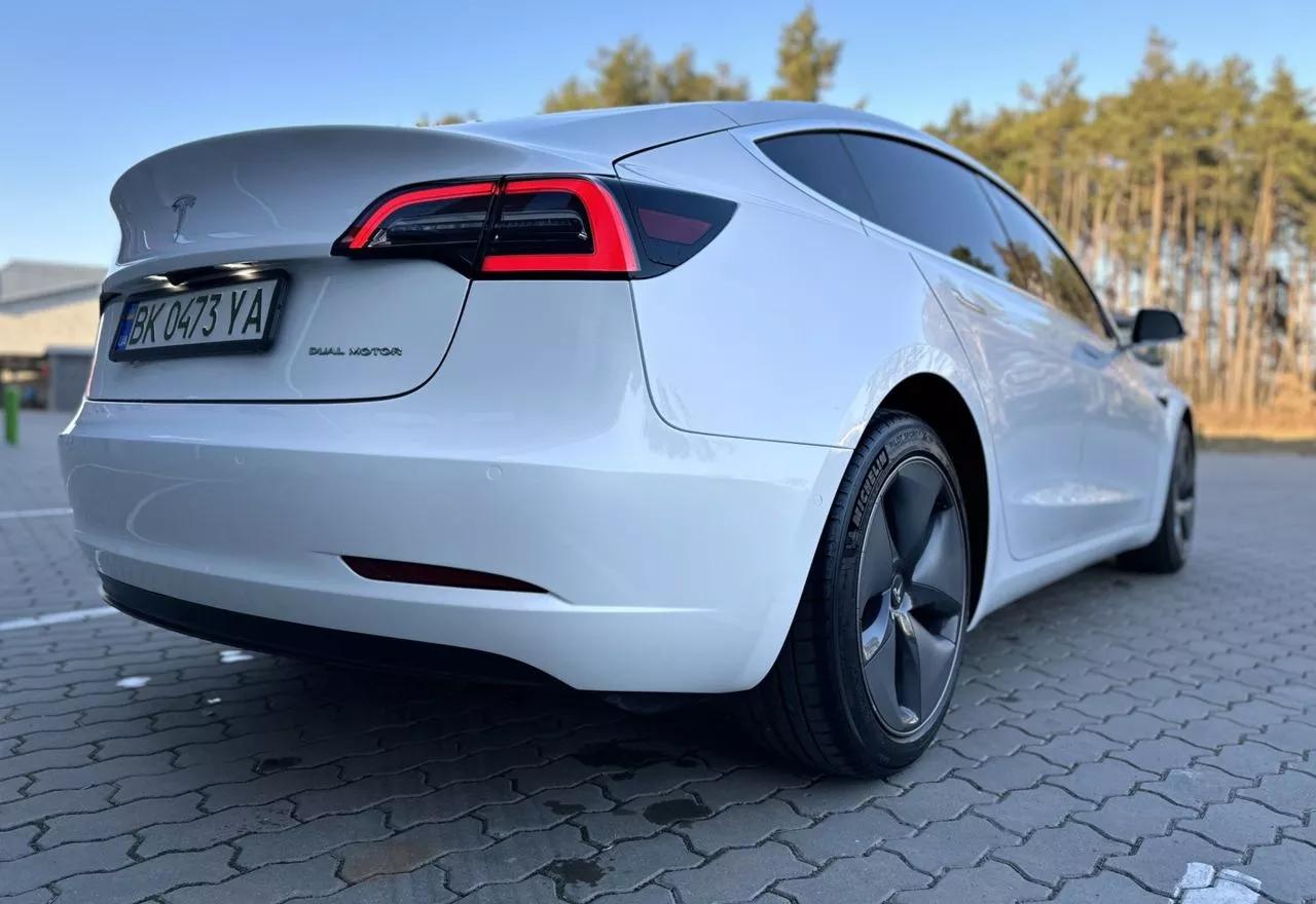 Tesla Model 3  2020211
