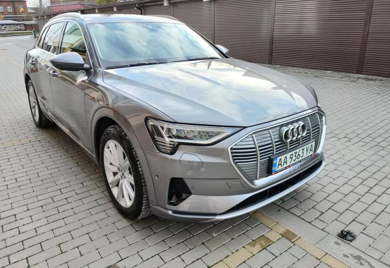 Audi E-tron 