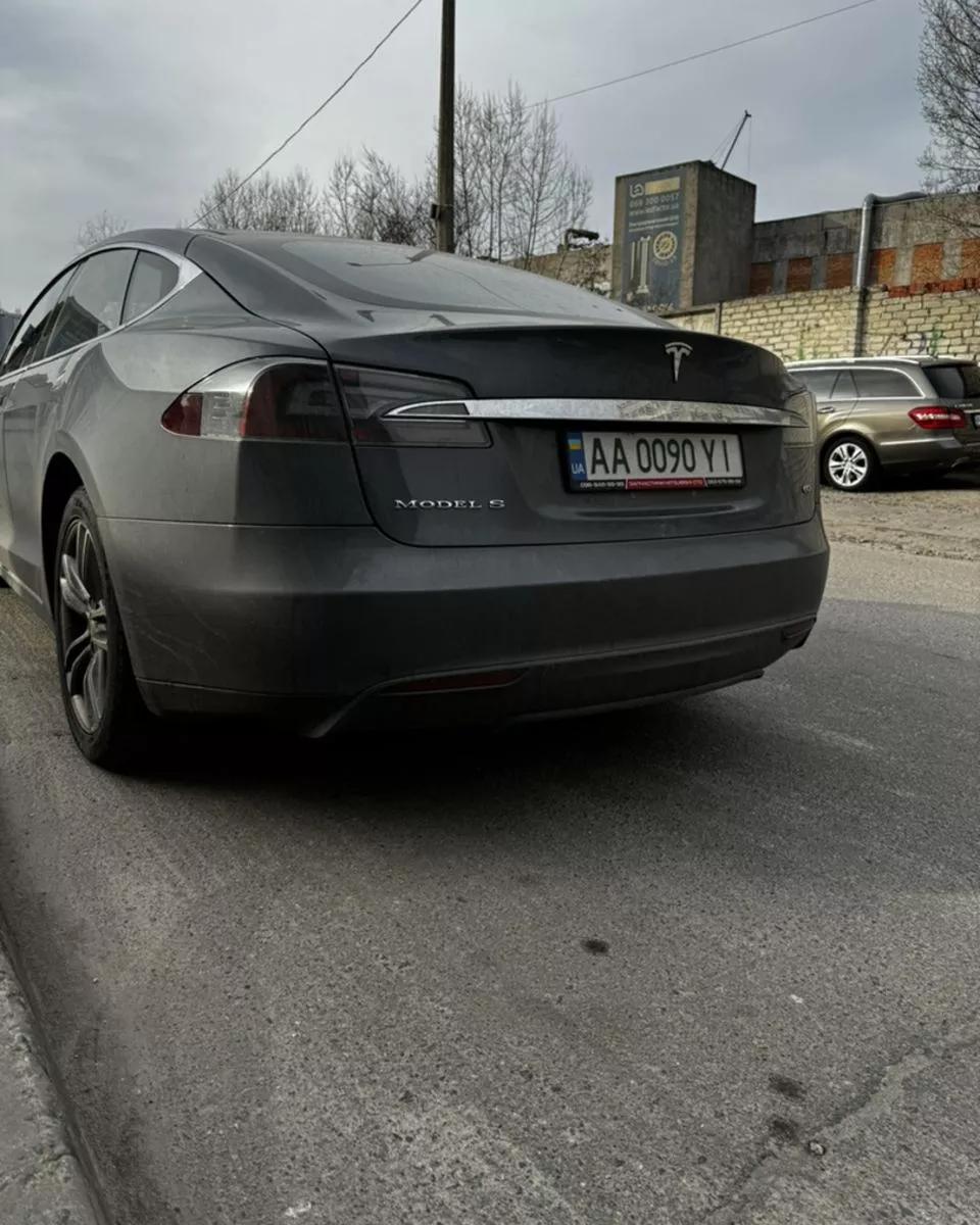 Tesla Model S  60 kWh 201321