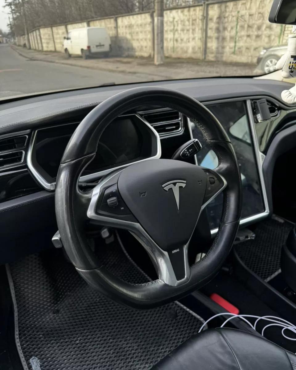 Tesla Model S  60 kWh 201331