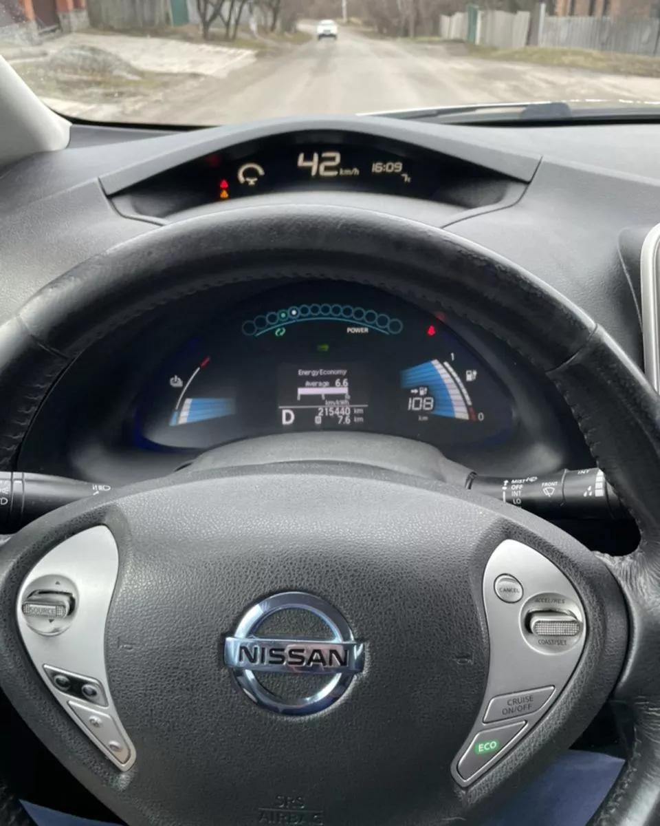 Nissan Leaf  2015thumbnail231