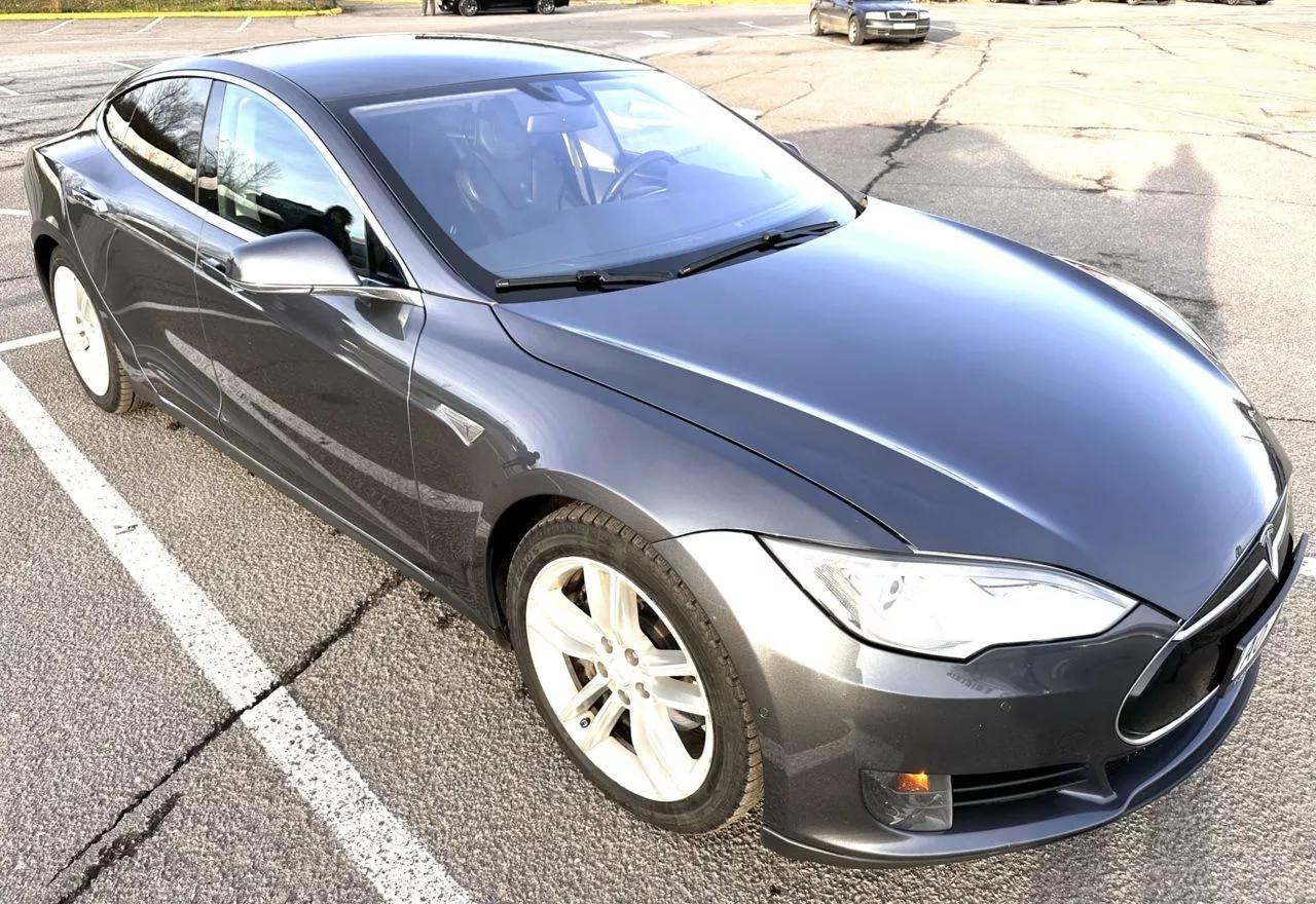 Tesla Model S  70 kWh 201551