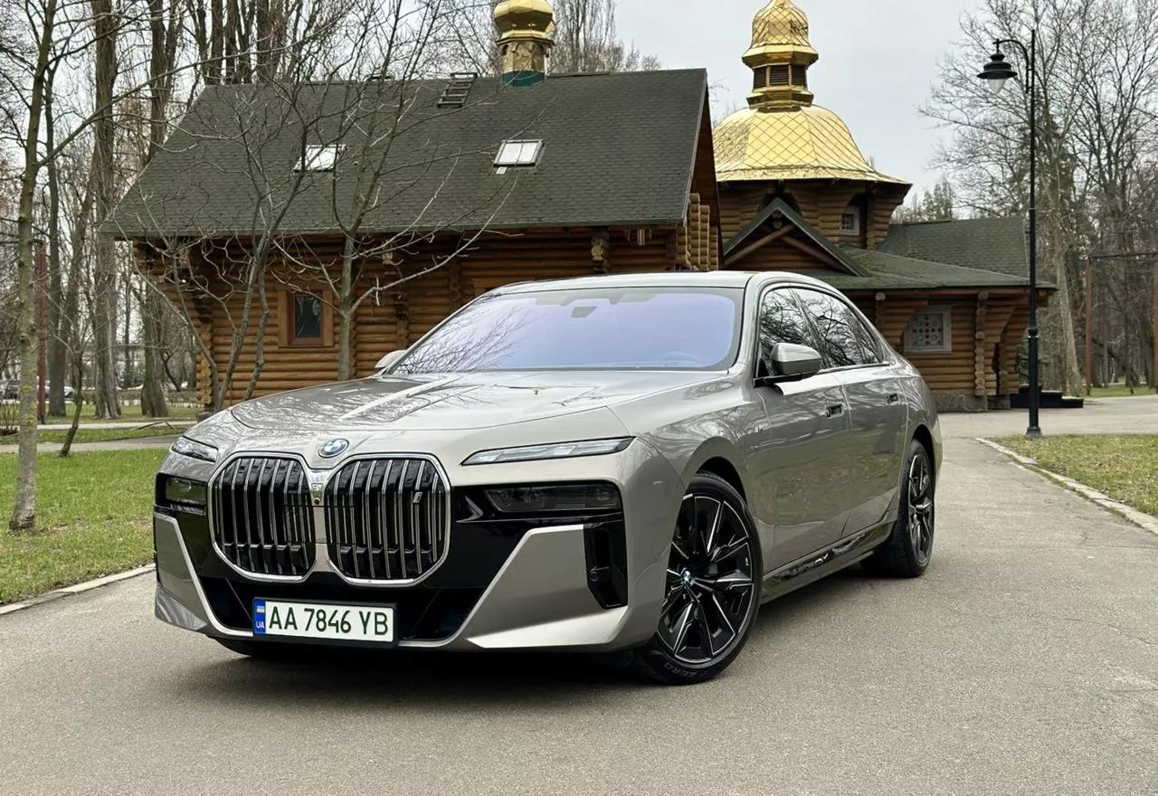 BMW i7  101.7 kWh 202201