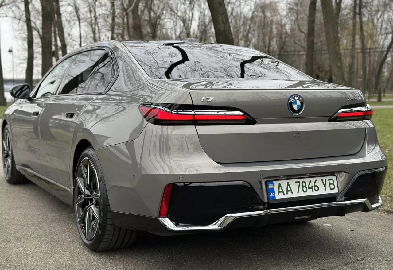 BMW i7  101.7 kWh 2022101