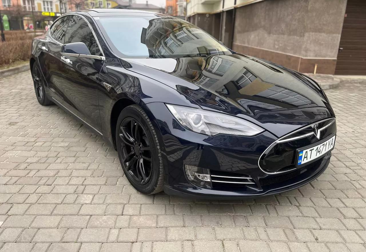 Tesla Model S  2015thumbnail11