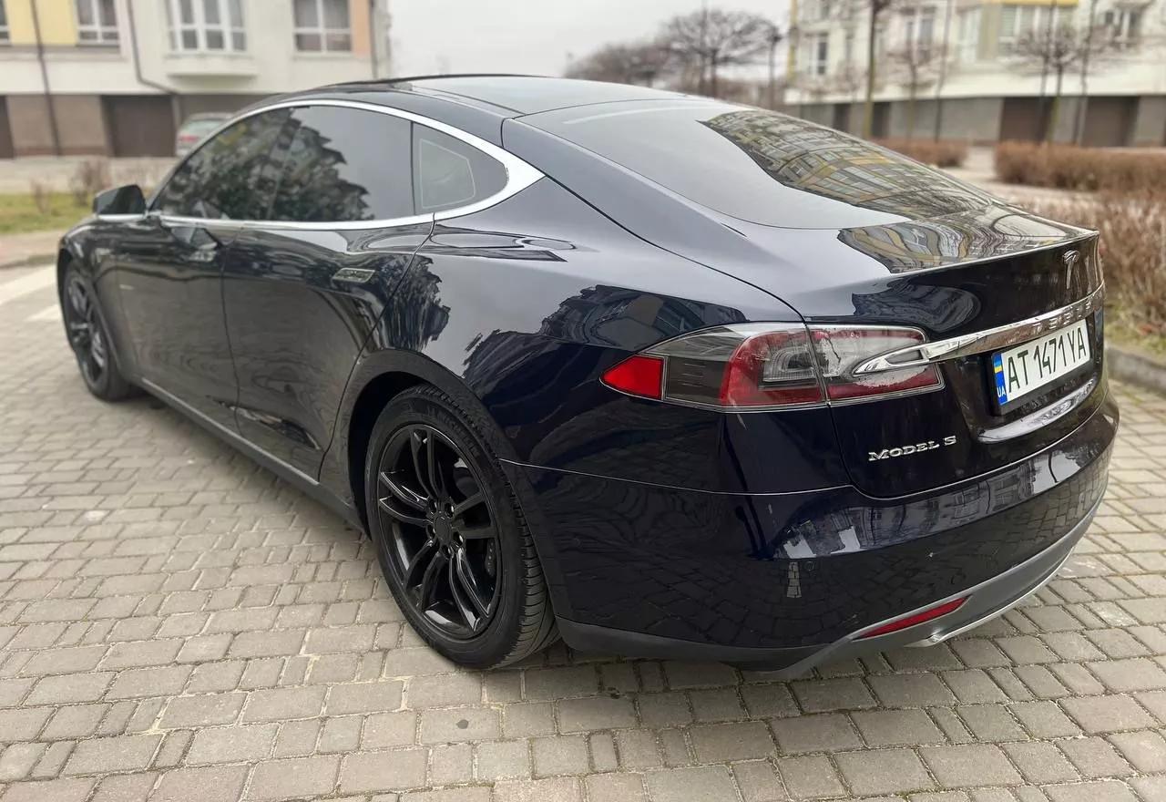 Tesla Model S  2015thumbnail181