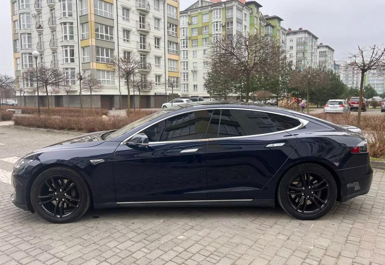 Tesla Model S  2015thumbnail201