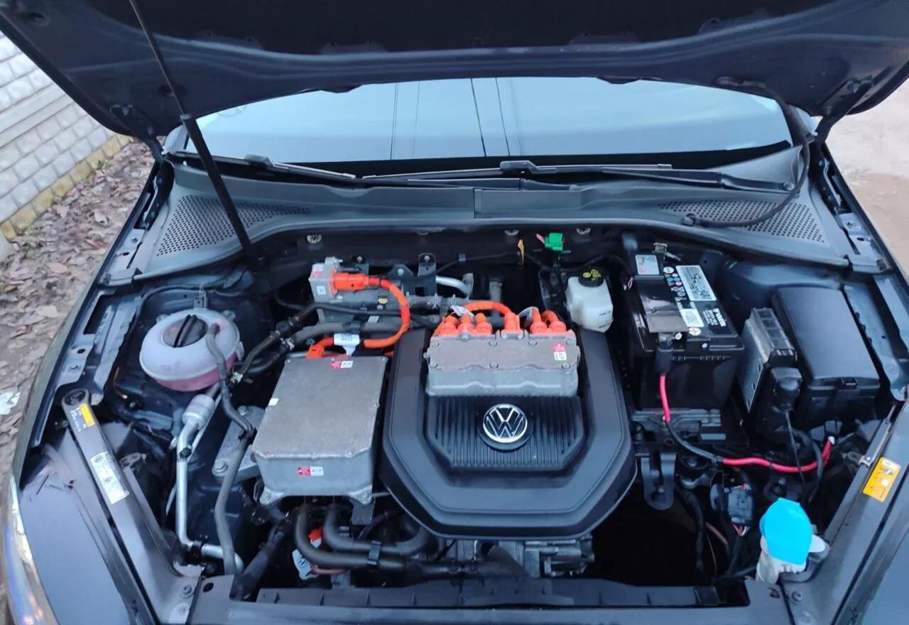 Volkswagen e-Golf  24 kWh 2014thumbnail131