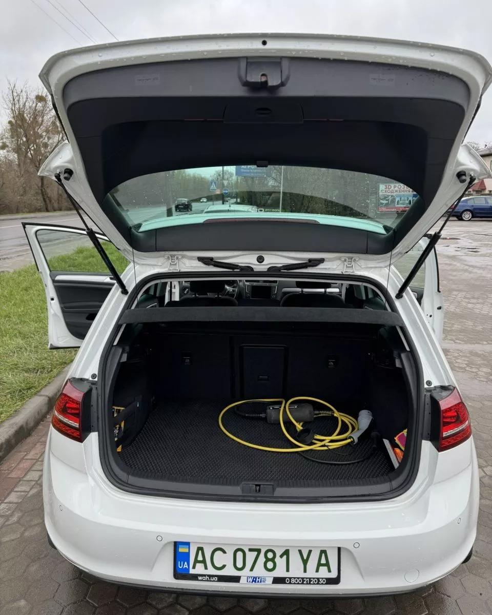 Volkswagen e-Golf  24 kWh 2014thumbnail91