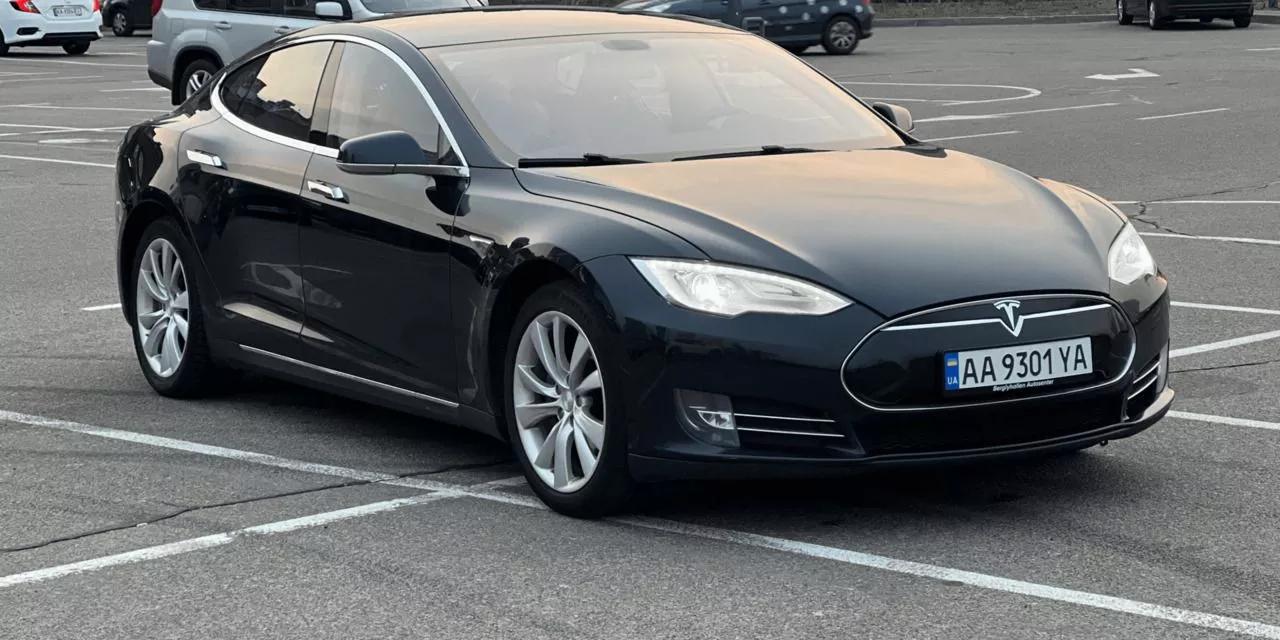 Tesla Model S  85 kWh 201401