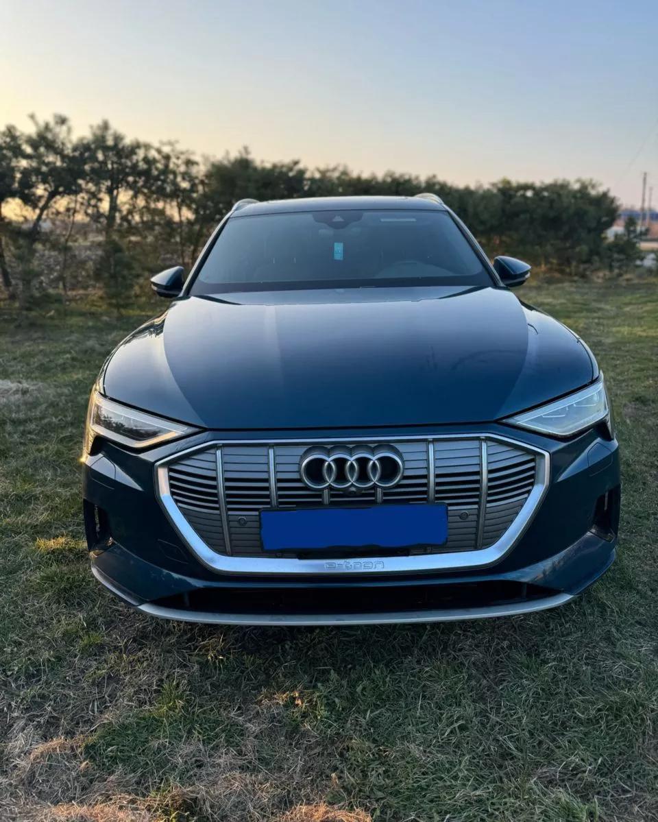 Audi E-tron  95 kWh 2019thumbnail01
