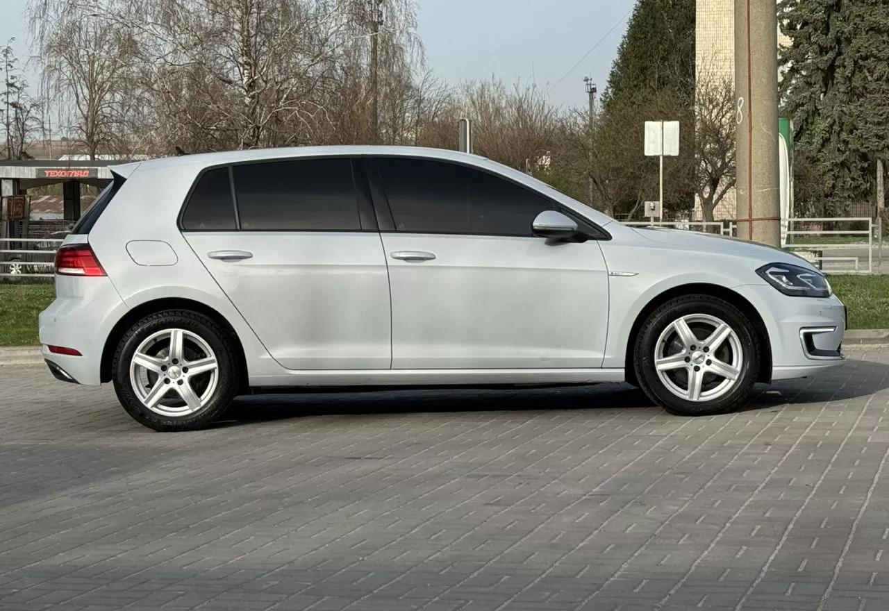 Volkswagen e-Golf  37 kWh 2018thumbnail111
