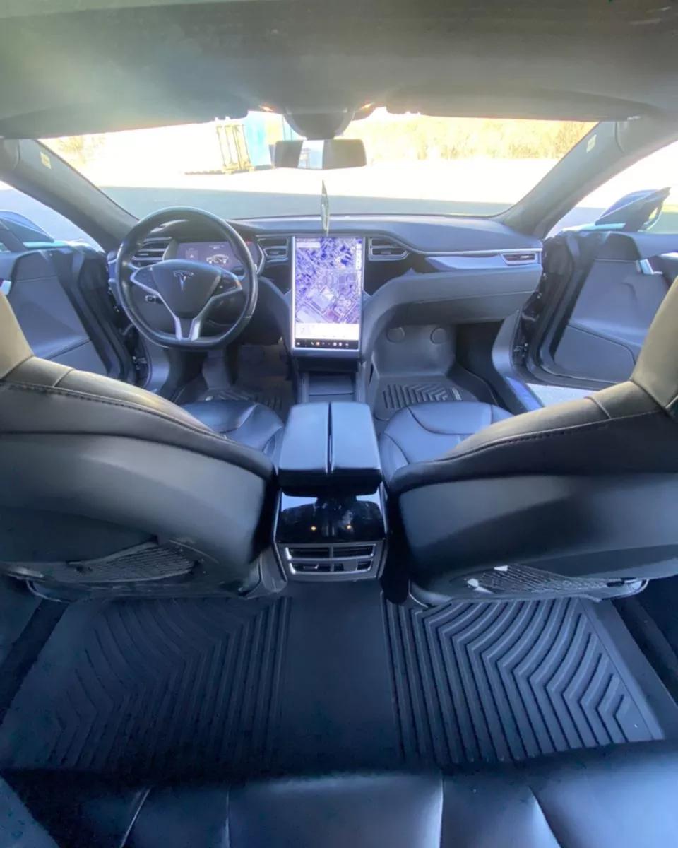 Tesla Model S  85 kWh 2015231