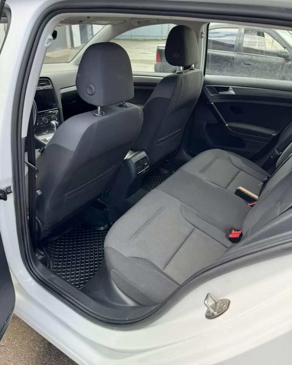Volkswagen e-Golf  36 kWh 2018thumbnail121