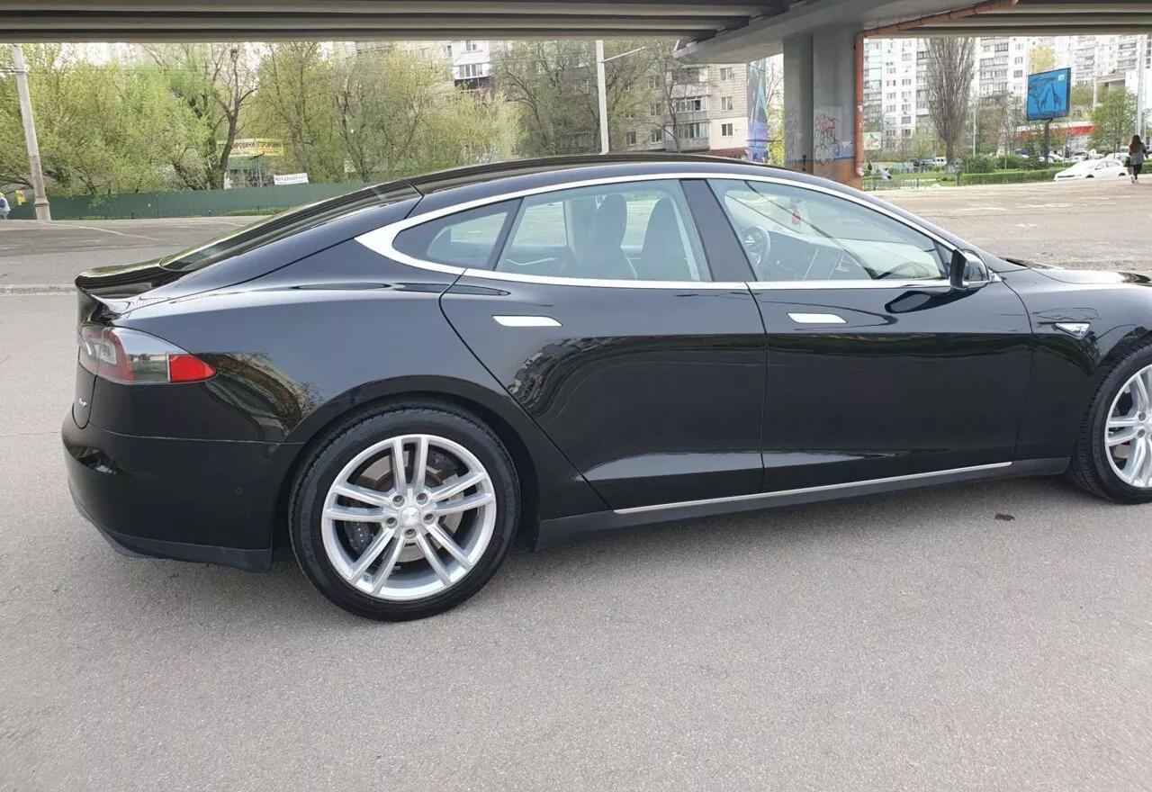 Tesla Model S  85 kWh 2015241