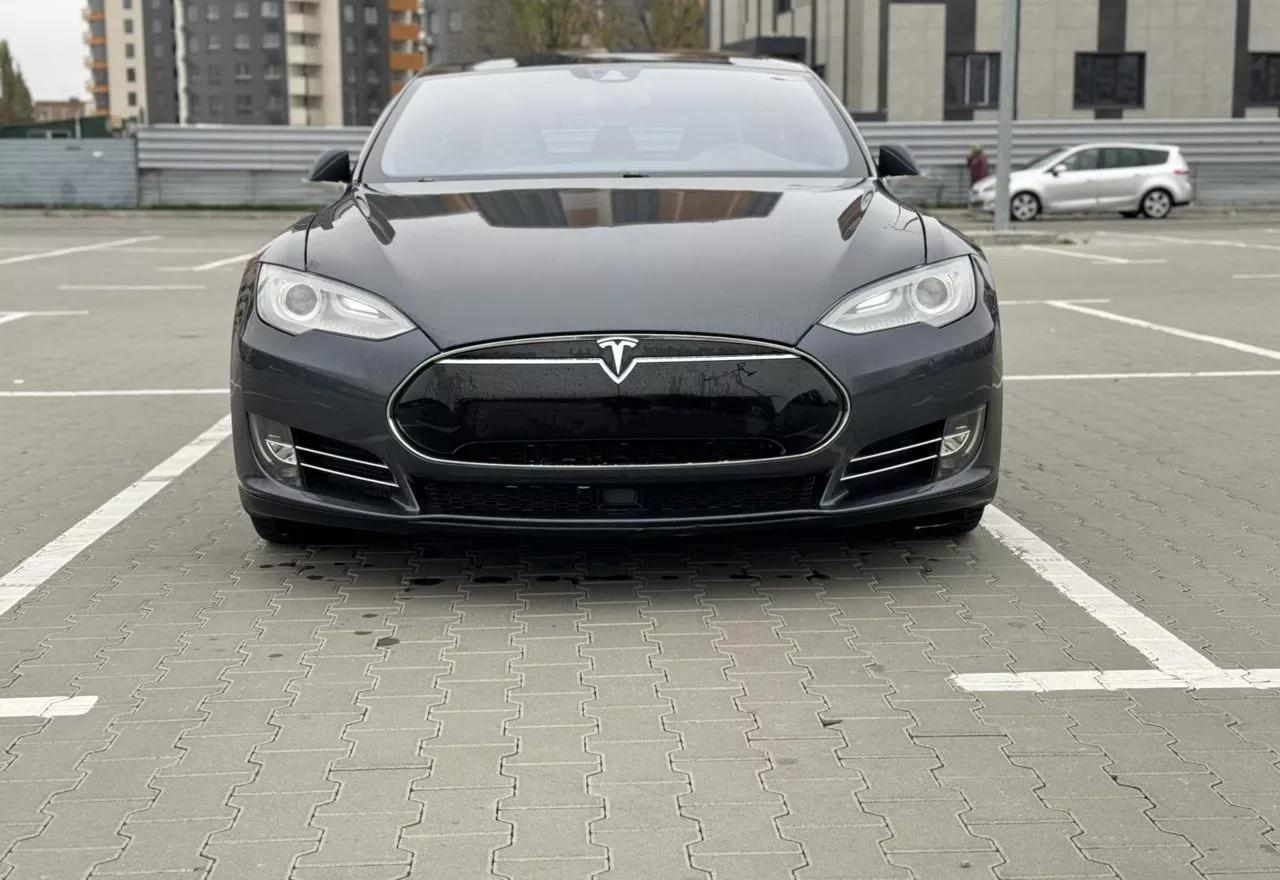 Tesla Model S  85 kWh 201601
