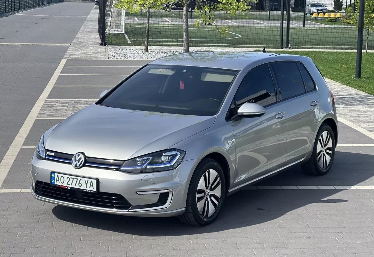 Volkswagen e-Golf  2017thumbnail151