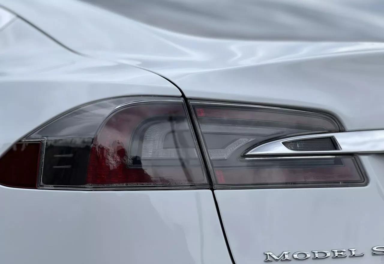 Tesla Model S  85 kWh 201631