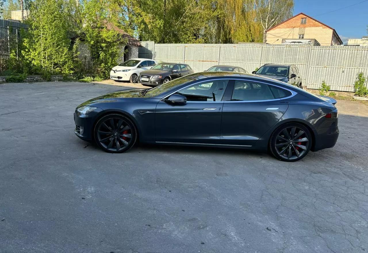 Tesla Model S  85 kWh 2015thumbnail01