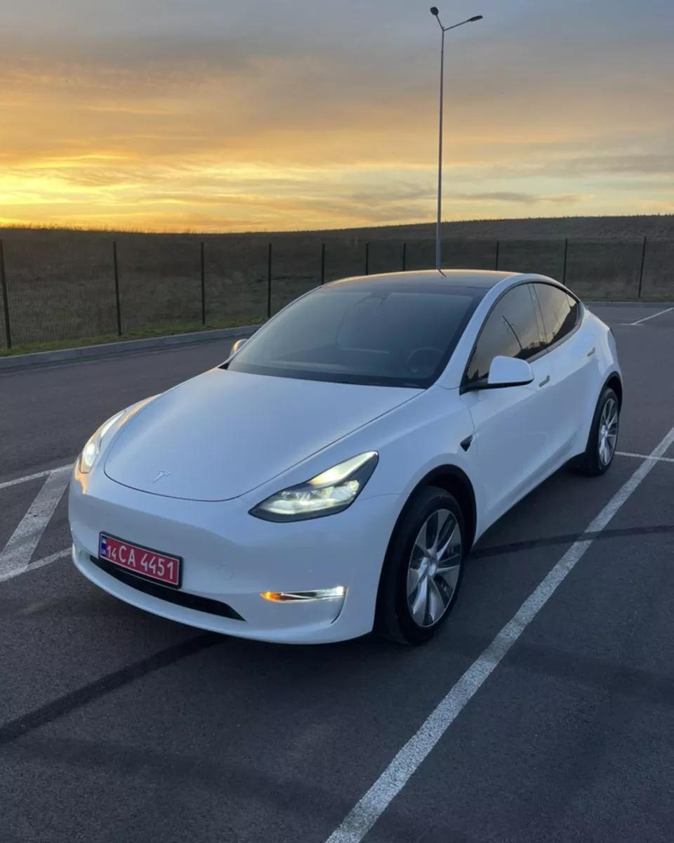 Tesla Model Y  2021thumbnail01