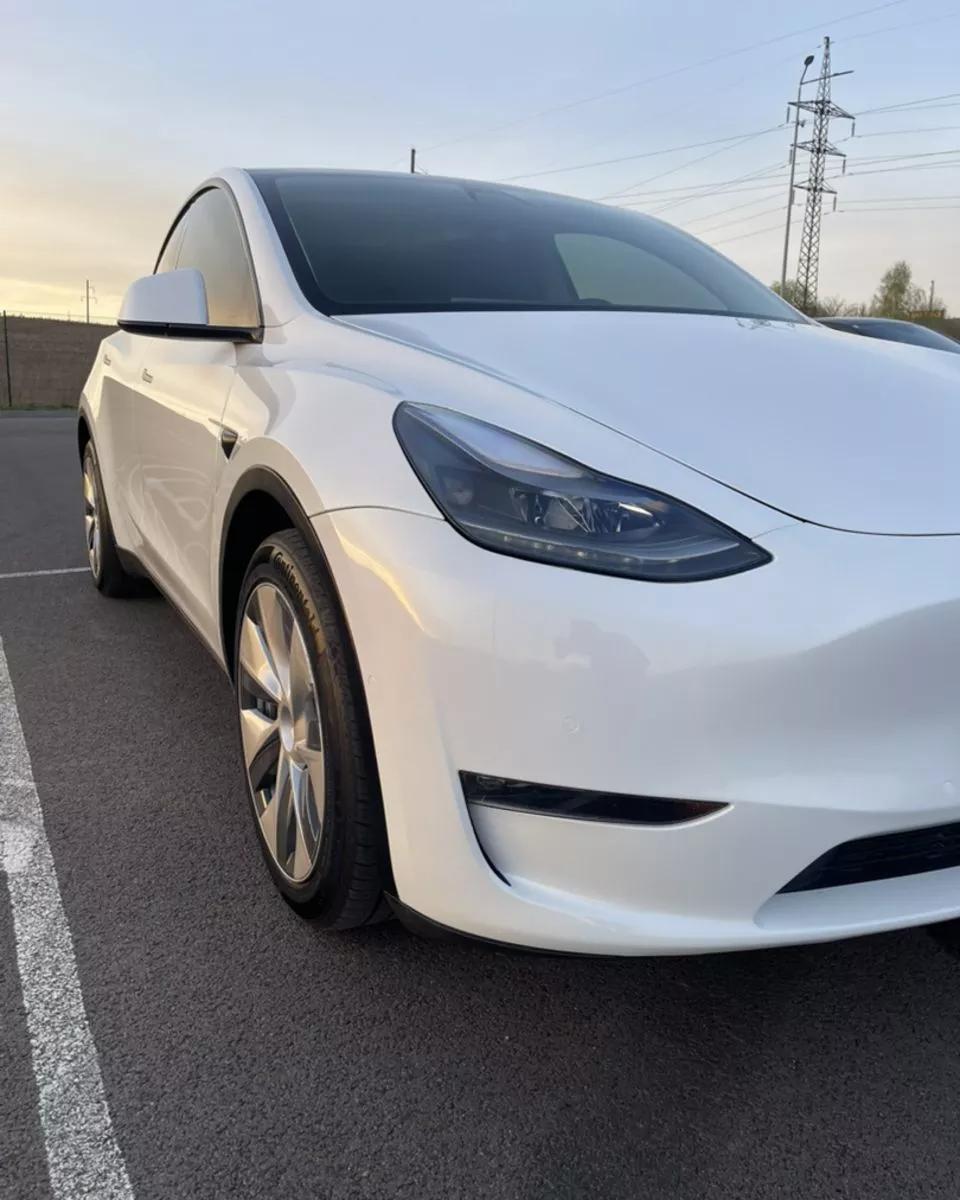 Tesla Model Y  2021thumbnail111