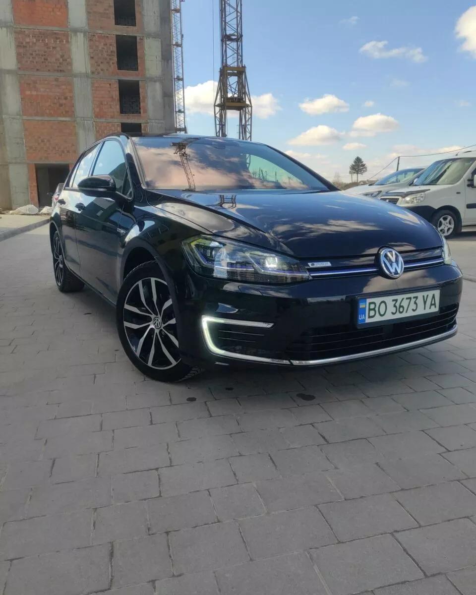 Volkswagen e-Golf  2020thumbnail21