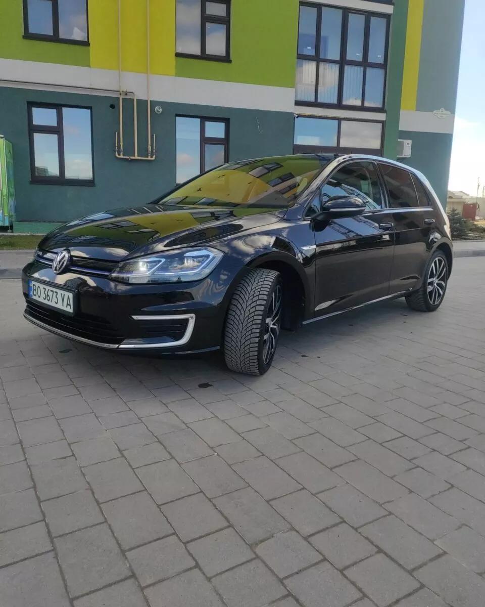 Volkswagen e-Golf  2020thumbnail41