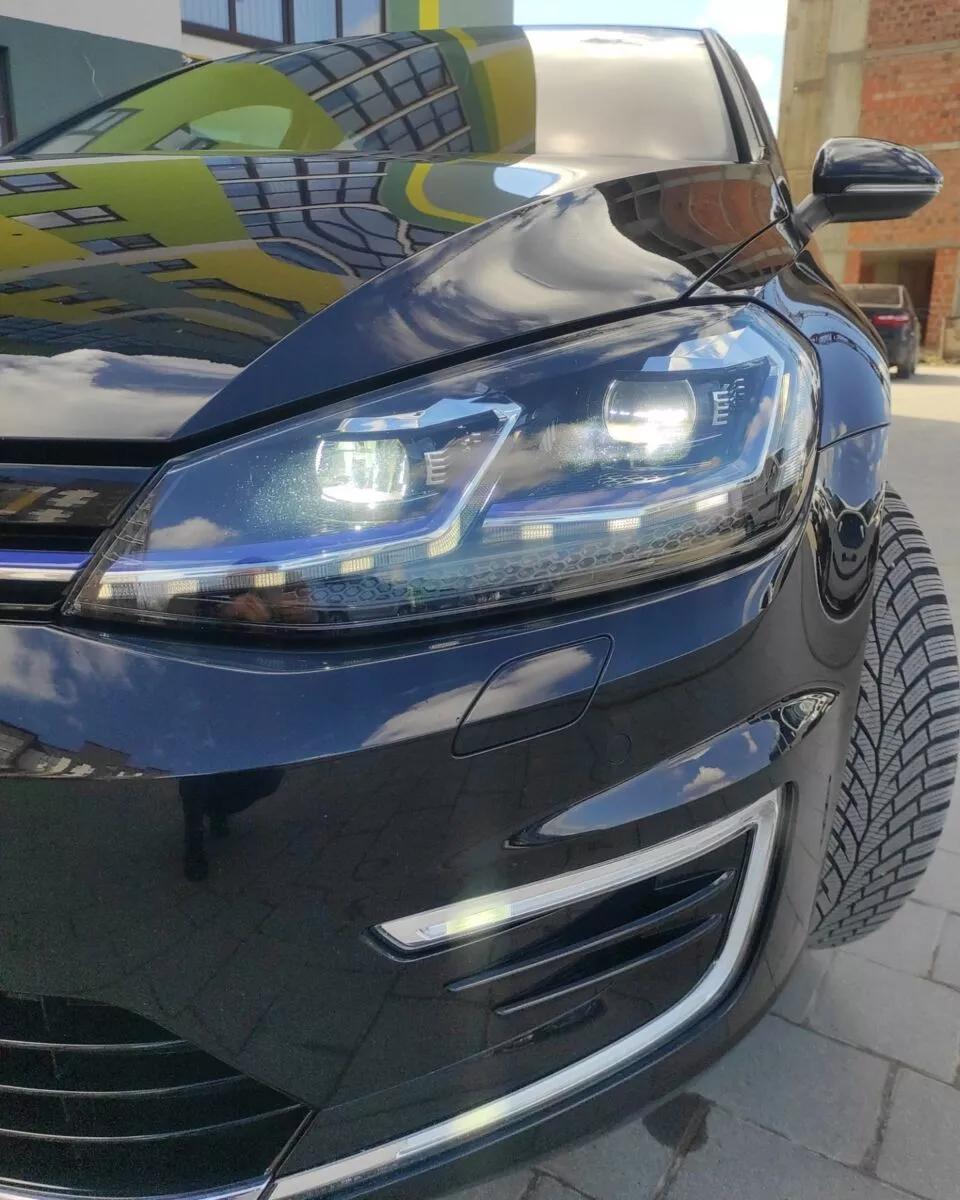 Volkswagen e-Golf  2020thumbnail111