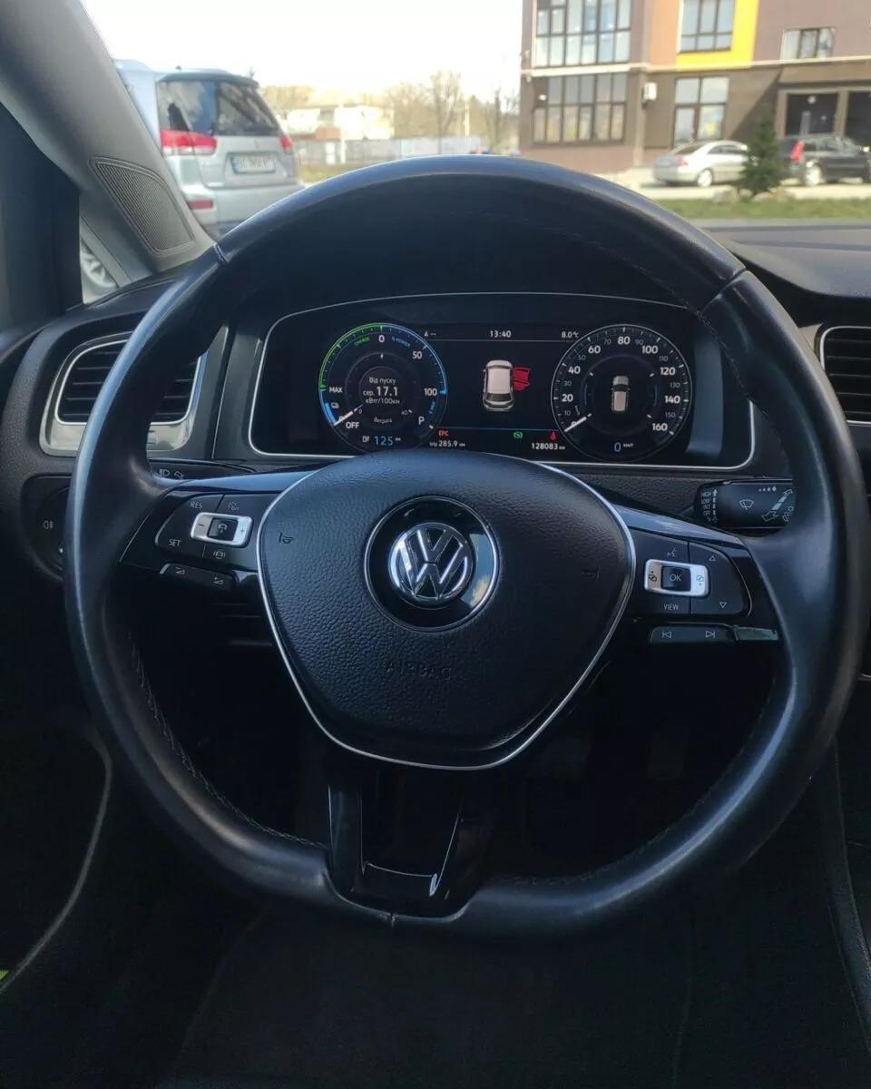 Volkswagen e-Golf  2020thumbnail201
