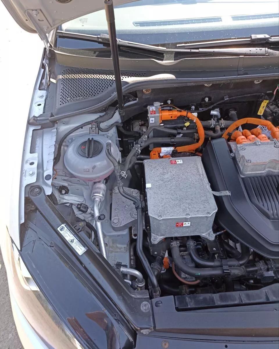 Volkswagen e-Golf  24 kWh 2014251