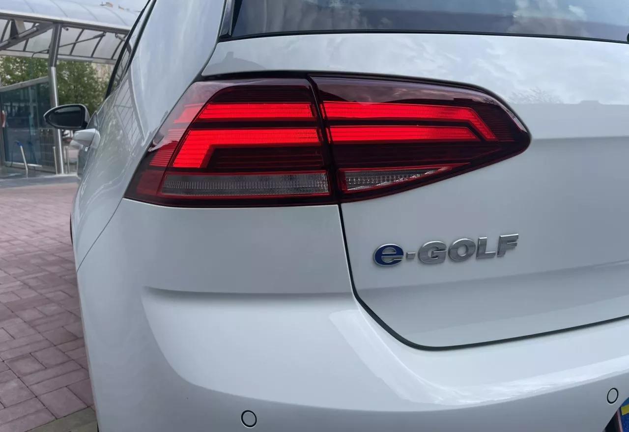 Volkswagen e-Golf  2020thumbnail61