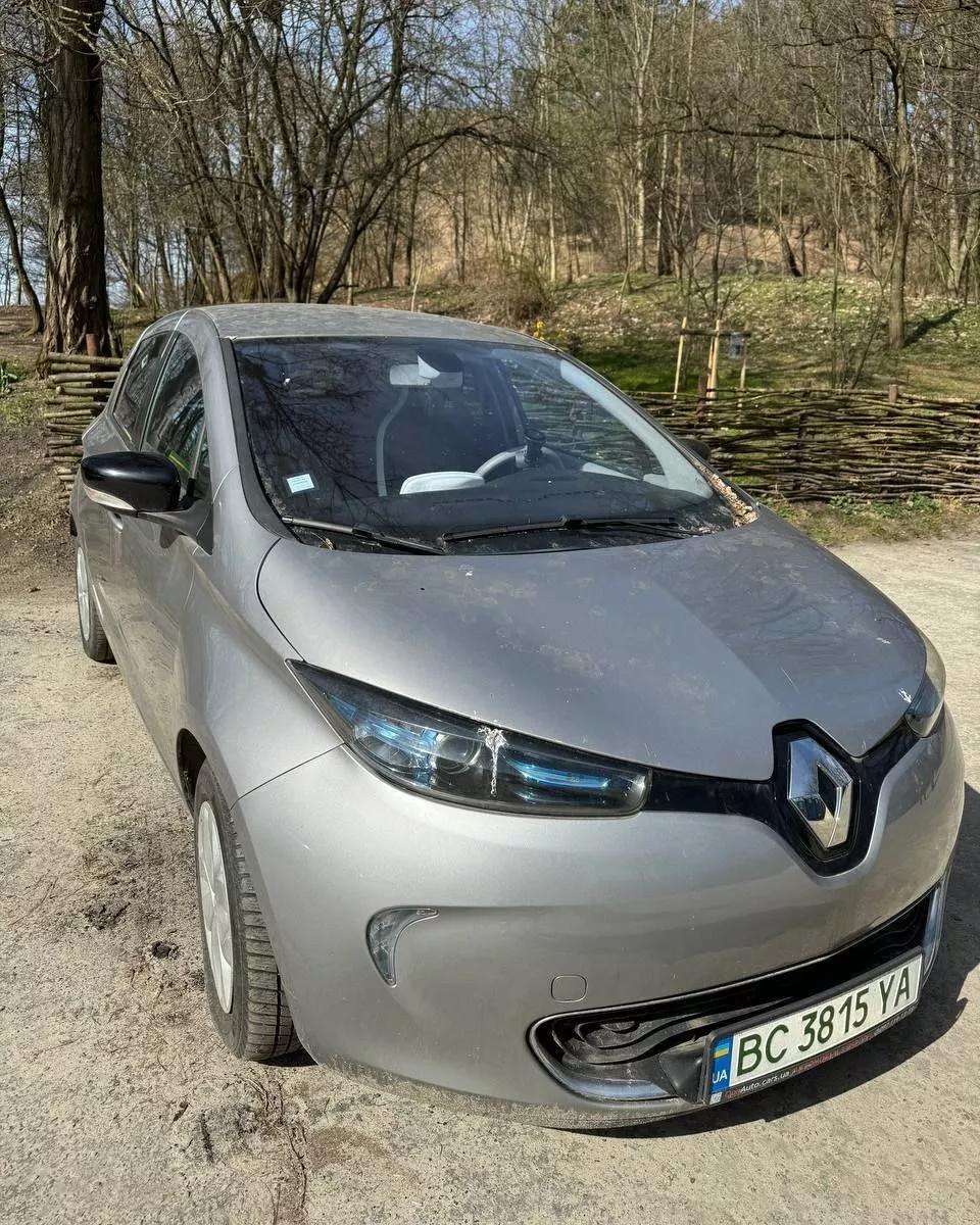 Renault ZOE  2015thumbnail01