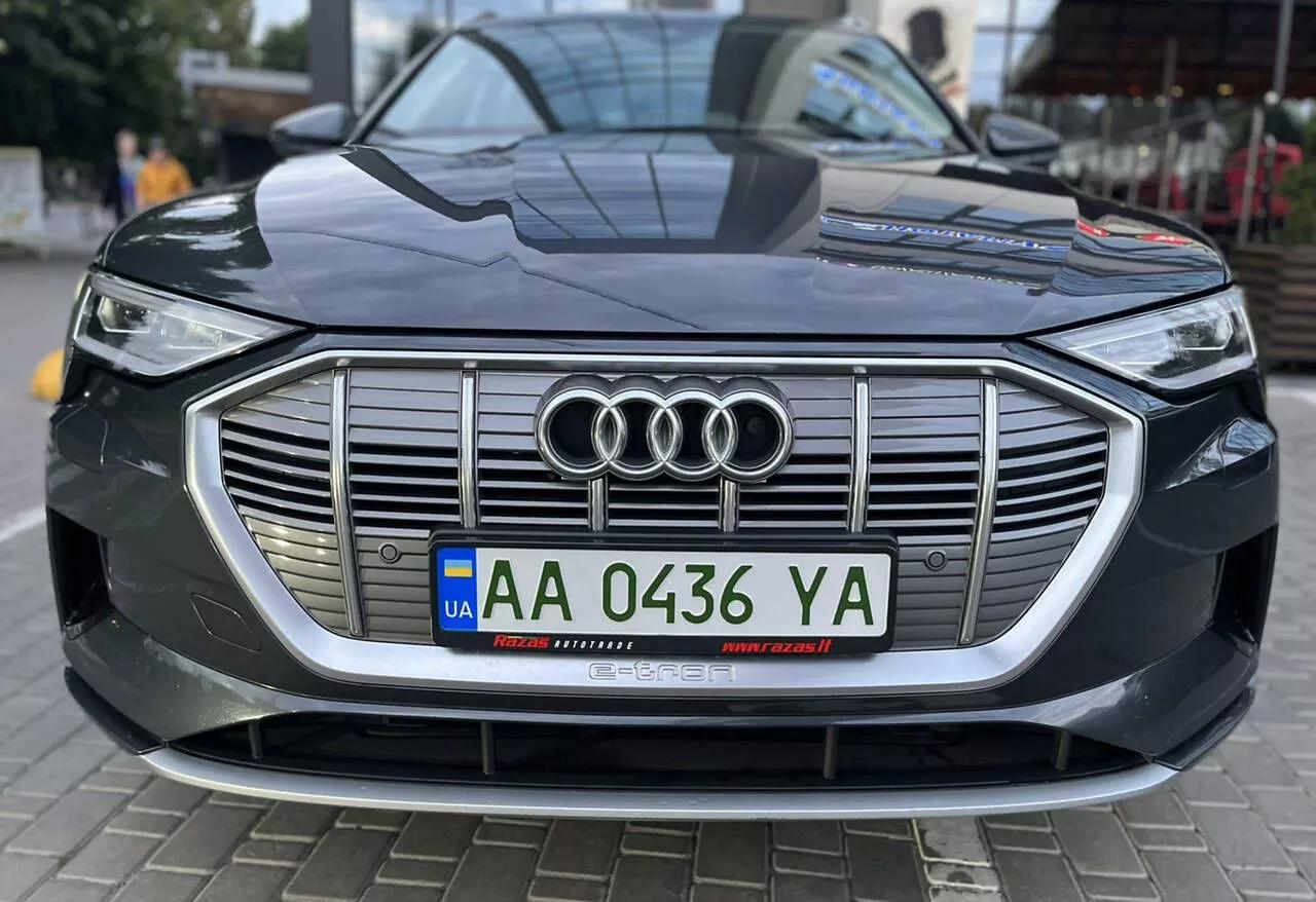 Audi E-tron  2019thumbnail11